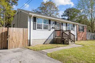720 Barn Street, Jacksonville, NC 28540 – photo 6: 42-web-or-mls-720 Barn St. 89
