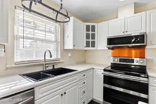 2612 Princess Place Drive, Wilmington, NC 28405 – photo 17: 29Kitchen (6)