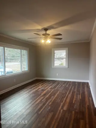 1046 Broad Creek Road, New Bern, NC 28560 – photo 2: Living Room