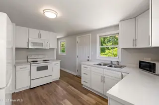 13271 Us Highway 17, Hampstead, NC 28443 — 3-bedroom home, Hampstead, NC, photo 5 of 15: 13271USHwy17-41