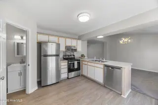 302 Winners Circle S, Jacksonville, NC 28546 – photo 15: 21_kitchen