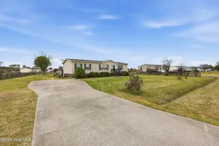 124 Zack Circle, Elizabeth City, NC 27909 – photo 2: 124 Zack Circle Driveway