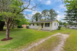210 Glenburnie Drive, New Bern, NC 28560 – photo 3: 2-web-or-mls-DSC_4413