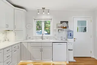 305 River Drive, Southport, NC 28461 – photo 15: 22-Kitchen