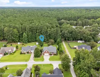 303 Deerfield Drive, New Bern, NC 28562 — 3-bedroom home in Deerfield, New Bern, NC, photo 7 of 53: 303 Deerfield Drive