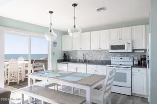 1509 Ocean Drive West, Emerald Isle, NC 28594 — 4-bedroom townhome in Emerald Isle By The Sea, Emerald Isle, NC, photo 6 of 26: 2 Seas the Day West 016
