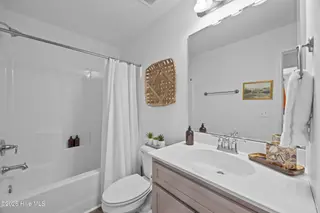 903 Walnut Street, Wilmington, NC 28401 – photo 22: 24_bathroom