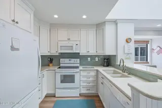 2111 W Fort Macon Road 313 Dunescape, Atlantic Beach, NC 28512 – photo 6: Kitchen with bar seating
