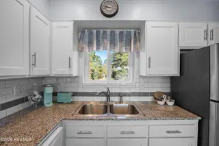 2213 Harbourside Drive, New Bern, NC 28560 – photo 11: Kitchen