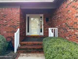 9402 Short Putt Court, Wilmington, NC 28412 — 3-bedroom home in Cypress Island, Wilmington, NC, photo 11 of 47: Sturdy Brick Home