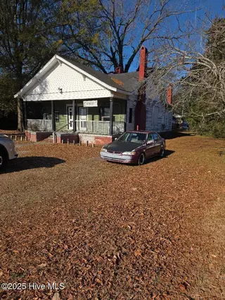 1102 Dickinson Avenue, Greenville, NC 27834 – photo 12: 20251216_102435