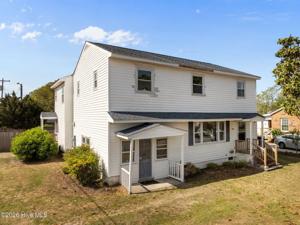 2501 Avery Street, Morehead City, NC 28557 – photo 1 of 55: 1-web-or-mls-2501 Avery St 001