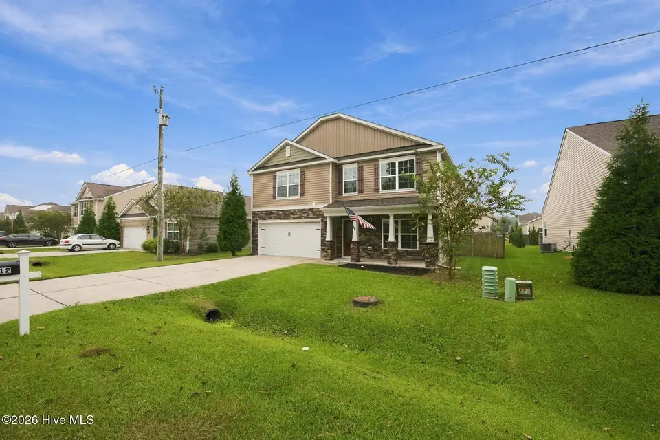 212 Gracie Farms Road, New Bern, NC 28560 — 4-bedroom home in Tyler, Home on the Lake, New Bern, NC, photo 1 of 32: Front BEST