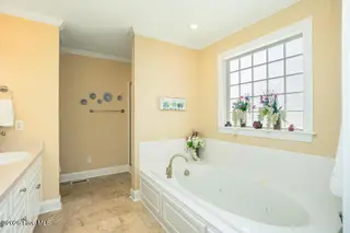 125 Brookside Way, Pikeville, NC 27863 – photo 18: Jetted/Whirpool Tub