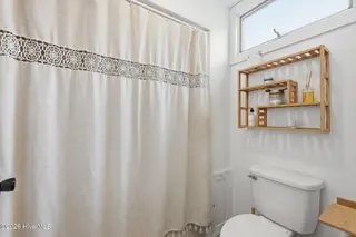 833 Pelican Drive, New Bern, NC 28560 – photo 19: Primary Bath