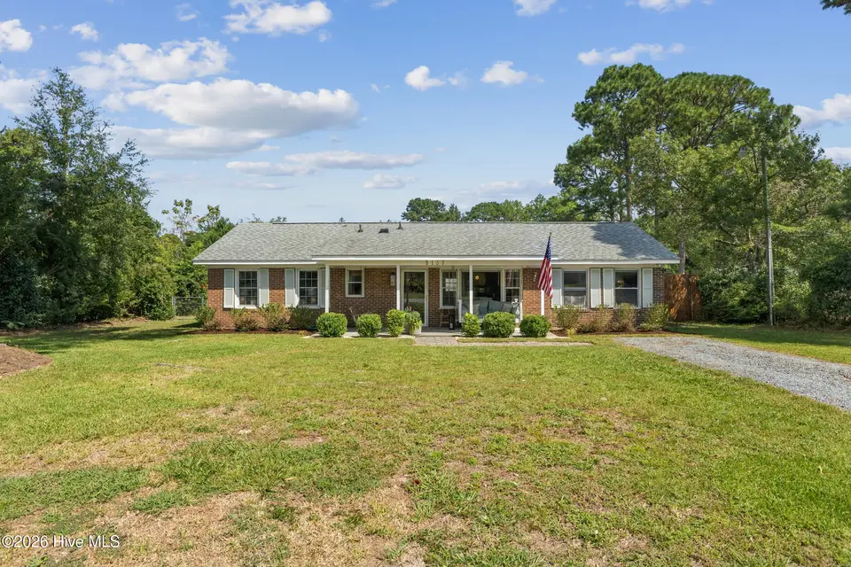 5137 Lord Byron Road, Wilmington, NC 28405 — 3-bedroom home in Kings Grant, Wilmington, NC, photo 1 of 35: IMG_7164 (1)