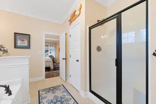 301 Hedrick Street, Beaufort, NC 28516 – photo 24: Luxurious primary ensuite