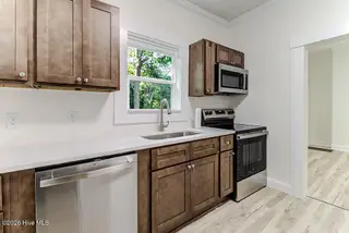 709 S 10th Street, Wilmington, NC 28401 — 2-bedroom home in Dawson-Castle Street, Wilmington, NC, photo 10 of 17