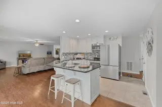 5874 Lake Joel Drive SW, Ocean Isle Beach, NC 28469 — 3-bedroom home in Crownstream, Ocean Isle Beach, NC, photo 19 of 47: 5874LakeJoelDrSW - 21