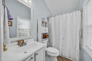 5400 Sun Coast Drive, Wilmington, NC 28411 – photo 24: 24_bathroom
