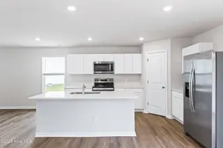 520 Sandy Hollow Drive, Jacksonville, NC 28540 – photo 17: Photos of a similar home
