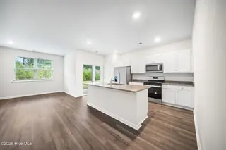 1305 Clendon Circle, Leland, NC 28451 – photo 14: 13-web-or-mls-GI - 1305 Clendon Cir - Li