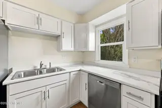2707 Alabama Avenue, New Bern, NC 28560 — 2-bedroom home in Oakside, New Bern, NC, photo 11 of 54: kitchen