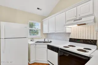 3007 Lauren Place Drive Apt 104, Wilmington, NC 28405 – photo 4: 5-web-or-mls-GNJ_5424