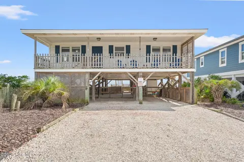 392 E First St, Ocean Isle Beach