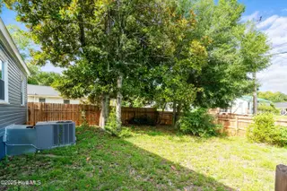 917 Wooster Street, Wilmington, NC 28401 – photo 5: 016-917WoosterStreet-Wilmington-NC-28401