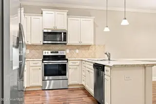 1676 Cambria Drive B, Greenville, NC 27834 – photo 20: 15-web-or-mls-IMG_0014_edit