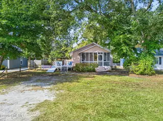 129 NW 20th Street, Oak Island, NC 28465 — 3-bedroom home in Pinners Point, Oak Island, NC, photo 4 of 66: Kahunaphoto.com-6