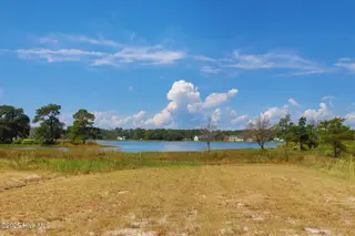 537 Freedom Park Road, Beaufort, NC 28516 – photo 5: 537 Freedom Park Rd