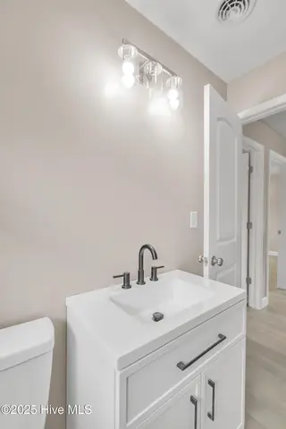 175 Kellumtown Road, Hubert, NC 28539 — 3-bedroom home, Hubert, NC, photo 20 of 23: Bathroom (2)
