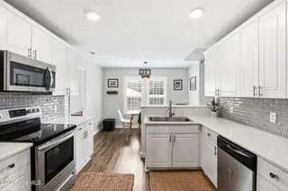8504 Lakeview Drive, Wilmington, NC 28412 – photo 2: 14_8504_lakeview_dr_014