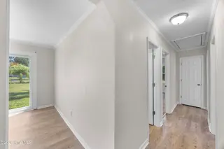 434 Kenwood Drive, Jacksonville, NC 28540 – photo 10: 13_hallway