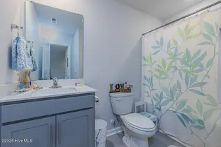 102 Featherstone Lane, New Bern, NC 28562 – photo 18: Hall Bath