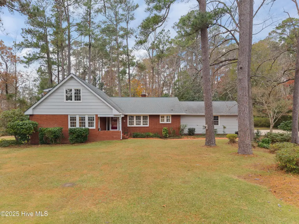 400 Country Club Drive, Jacksonville, NC 28546 – photo 1 of 43: 1-print-400 Country Club Dr. 104
