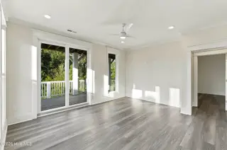 52 Pier View Court, Hampstead, NC 28443 — 3-bedroom waterfront home, Hampstead, NC, photo 22 of 60: 32_hallway & living area