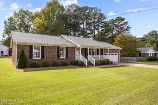 402 Kirkland Drive, Greenville, NC 27858 – photo 4: 4-web-or-mls-BLS_0003 (1)
