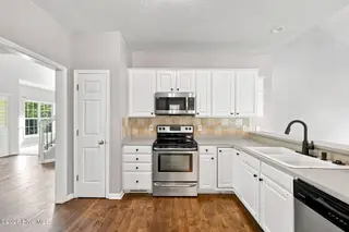 1316 Devonshire Trail, Aberdeen, NC 28315 – photo 16: kitchen 2