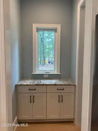 209 Coastal Dune Court, Wilmington, NC 28412 — 3-bedroom home in Riverlights, Wilmington, NC, photo 10 of 27: Brookshire Butlers Pantry