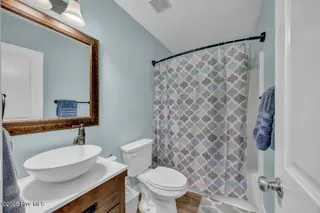 7368 Hazelstone Lane, Leland, NC 28451 — 3-bedroom home in Stoney Creek Plantation, Leland, NC, photo 23 of 33: Second Full Bathroom