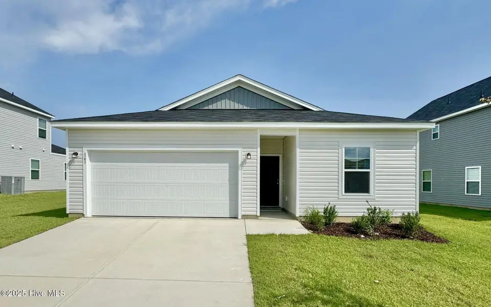 506 Bellefonte Court, Richlands, NC 28574 – photo 1 of 18: Home Front