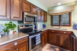 712 Canal Cove Road, Lake Waccamaw, NC 28450 – photo 13: Kitchen
