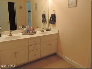 4200 Dewfield Drive N, Wilson, NC 27896 – photo 15: 14 Master Bathroom
