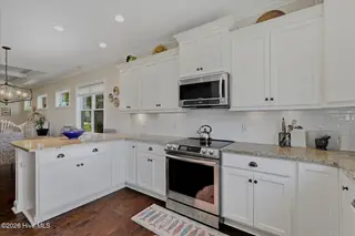 8309 Oak Abbey Trail NE, Leland, NC 28451 — 3-bedroom home in Compass Pointe, Leland, NC, photo 11 of 66: Kitchen