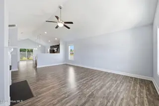 106 Heckathorne Drive, New Bern, NC 28560 — 3-bedroom home in West Crossroads, New Bern, NC, photo 2 of 33: Living Room