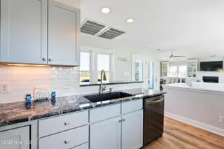 648 Ocean Boulevard W, Holden Beach, NC 28462 — 3-bedroom home in Bacon Island Harbor, Holden Beach, NC, photo 15 of 65: mls-DSC05399