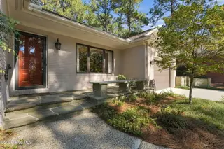 715 Lake Forest Drive SE, Pinehurst, NC 28374 — 3-bedroom home in Pinemere, Pinehurst, NC, photo 2 of 25: 49-web-or-mls-DSC05042